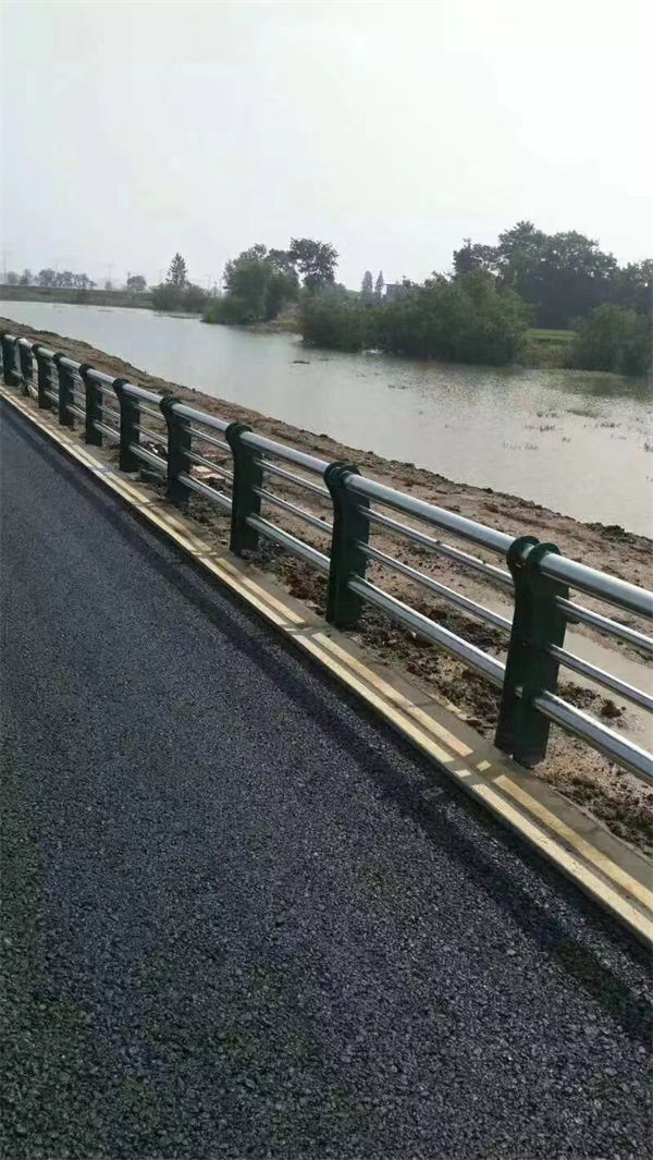 不锈钢防撞护栏批发_永盛不锈钢复合管桥梁道路防撞护栏生产厂家快捷的物流配送